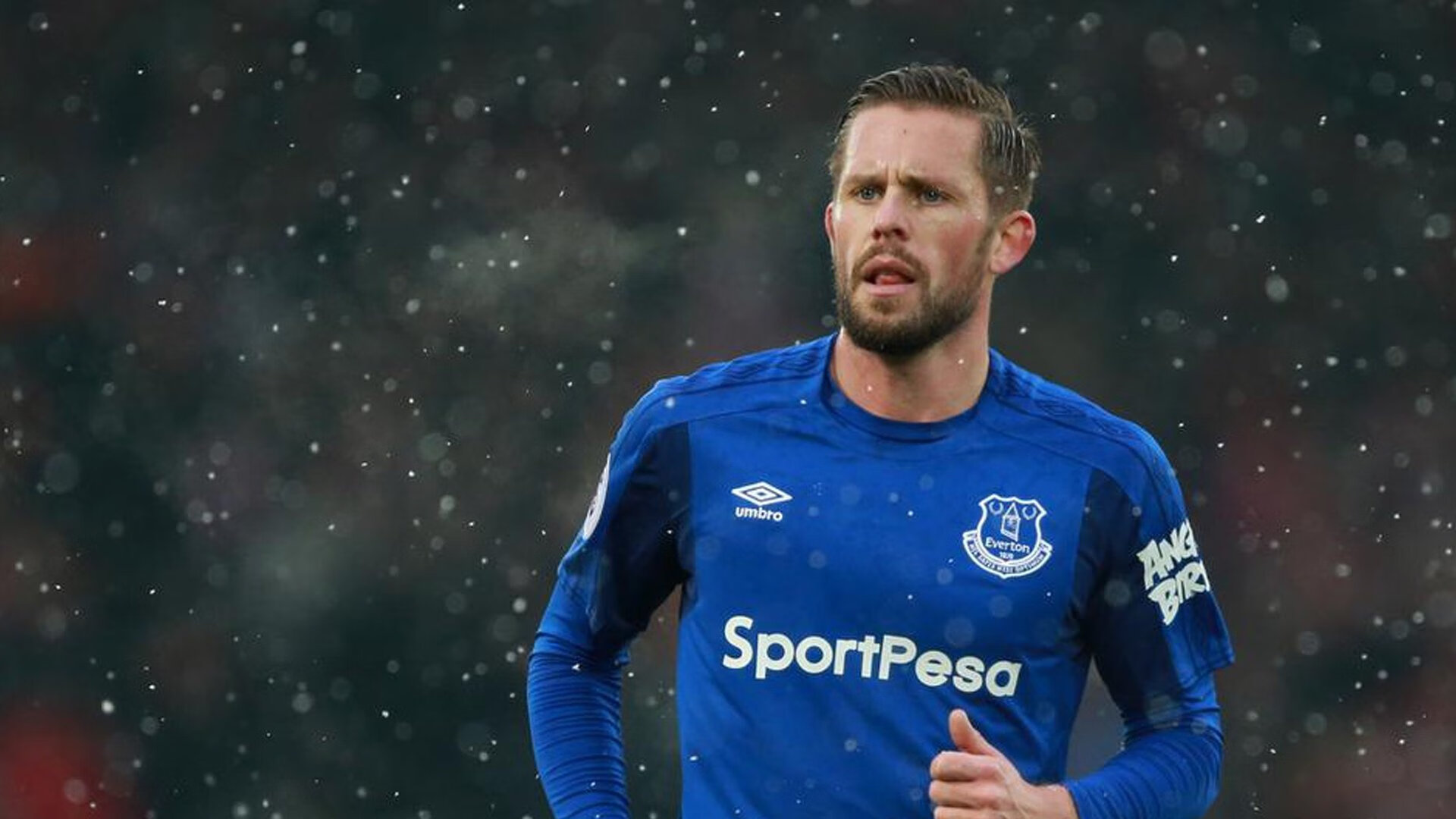 “高新体育中心网球赛:经典对决,再现精彩绝伦的比赛”