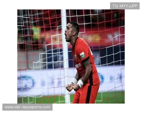 上海海港莱昂纳多高速带球直塞：速度之翼点亮城市夜空