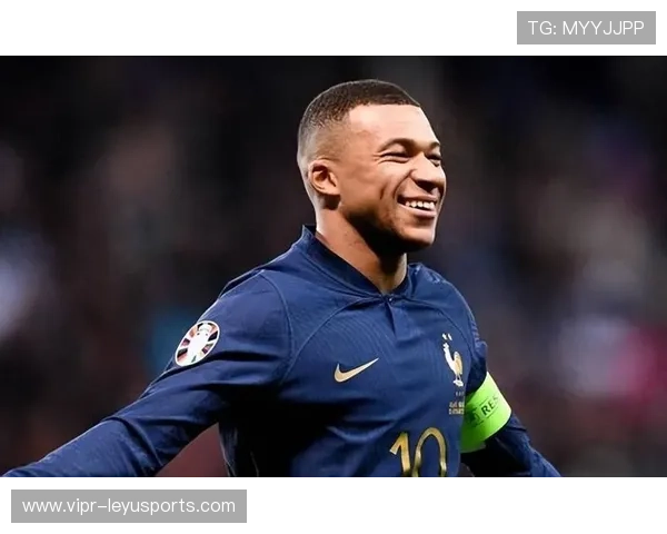 姆巴佩反向换位后形成射门空间：从场上洞察到训练场的破局之道